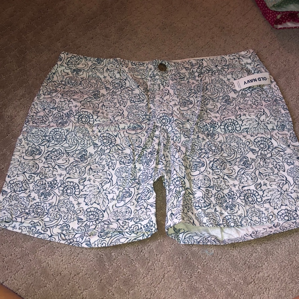 BRAND NEW Old Navy patterned shorts